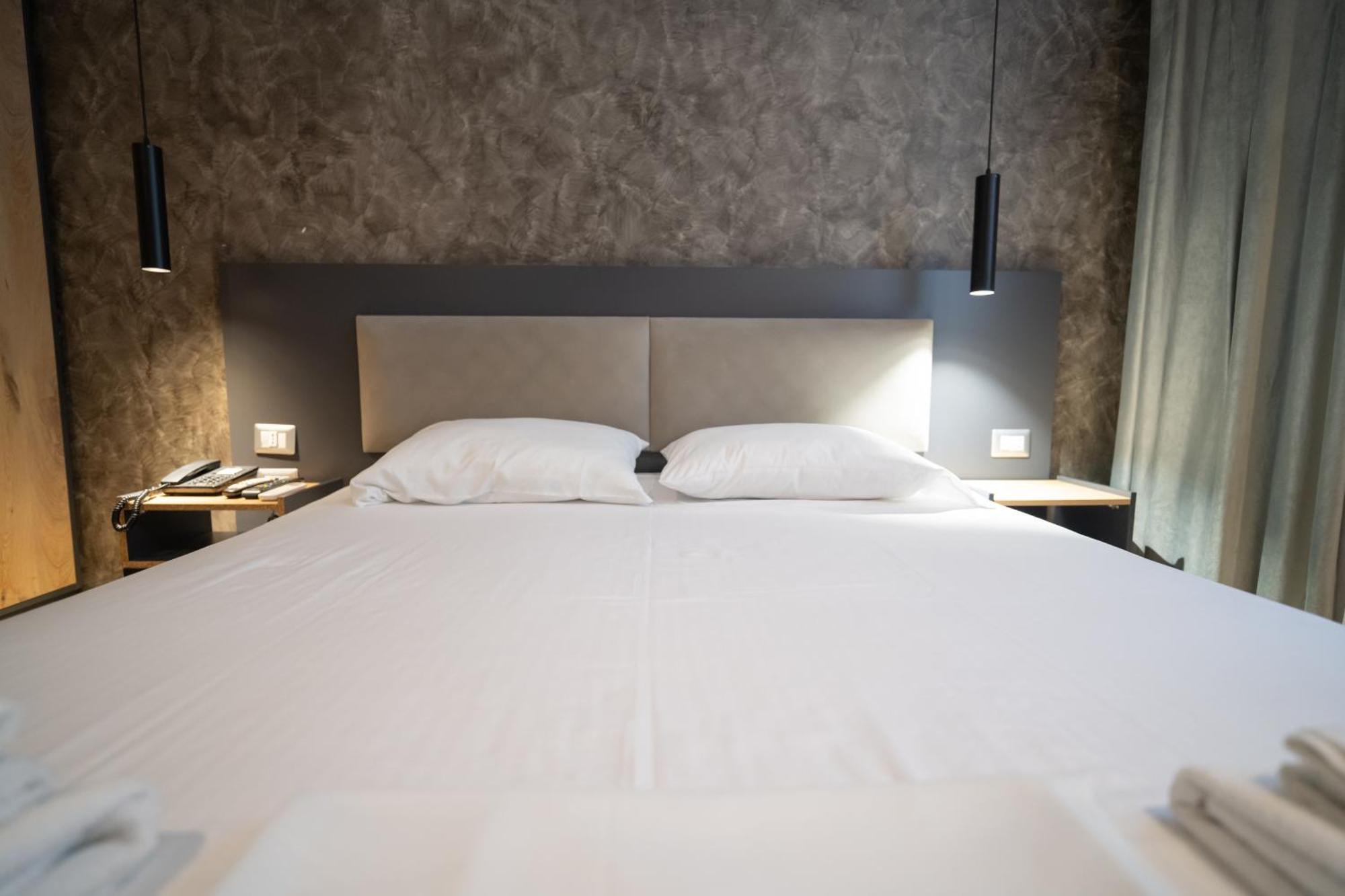Center Boutique Hotel Тирана Екстериор снимка