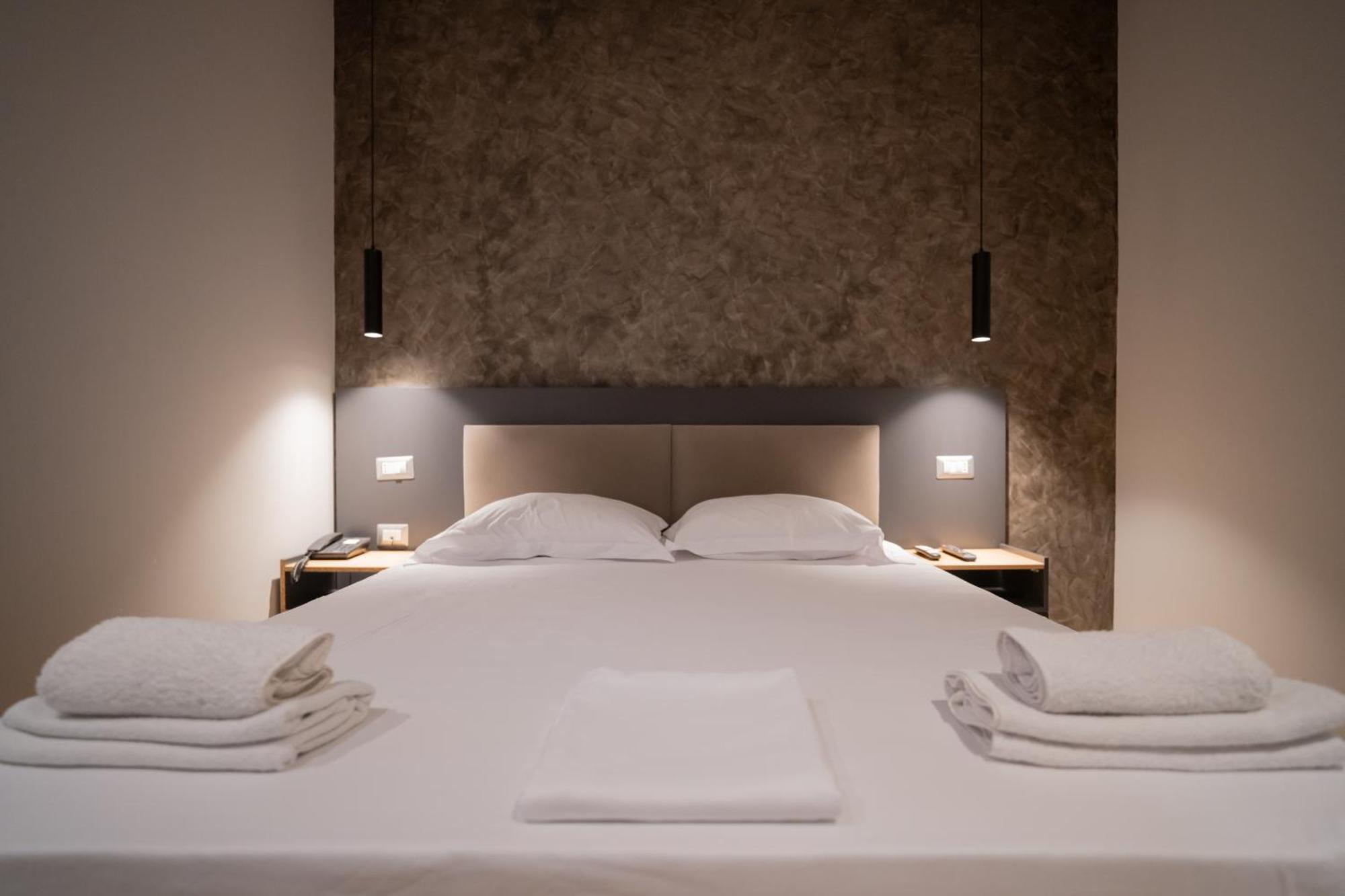 Center Boutique Hotel Тирана Екстериор снимка
