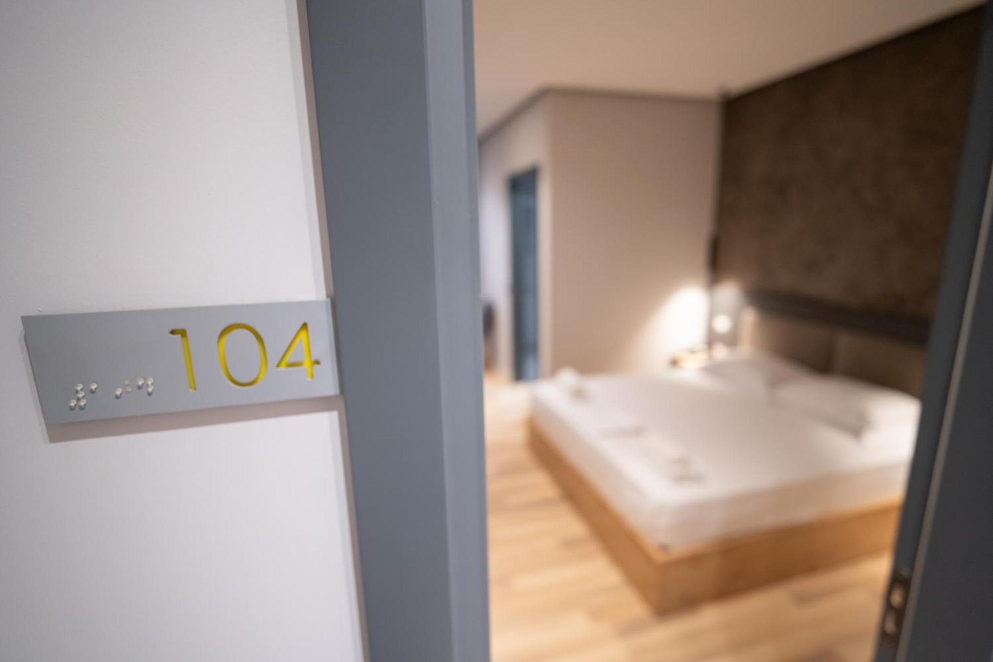 Center Boutique Hotel Тирана Екстериор снимка