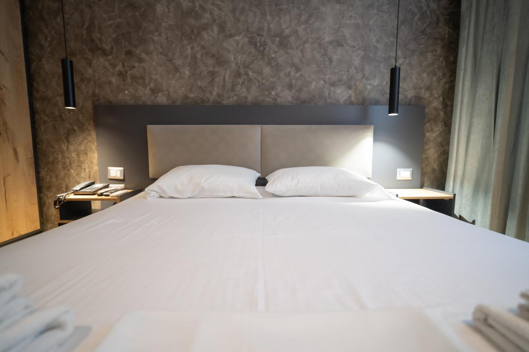 Center Boutique Hotel Тирана Екстериор снимка