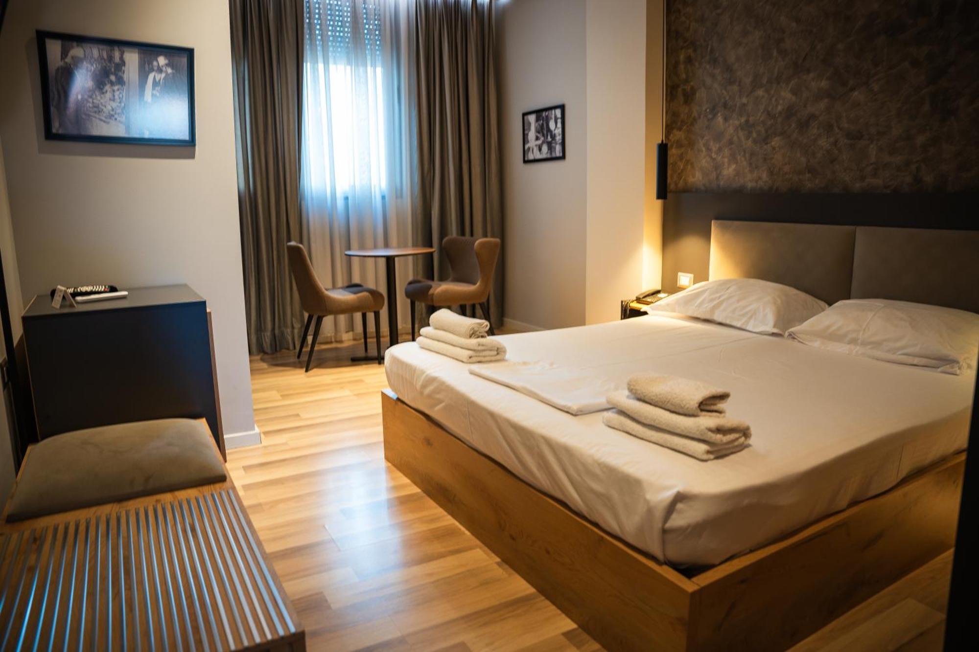Center Boutique Hotel Тирана Екстериор снимка
