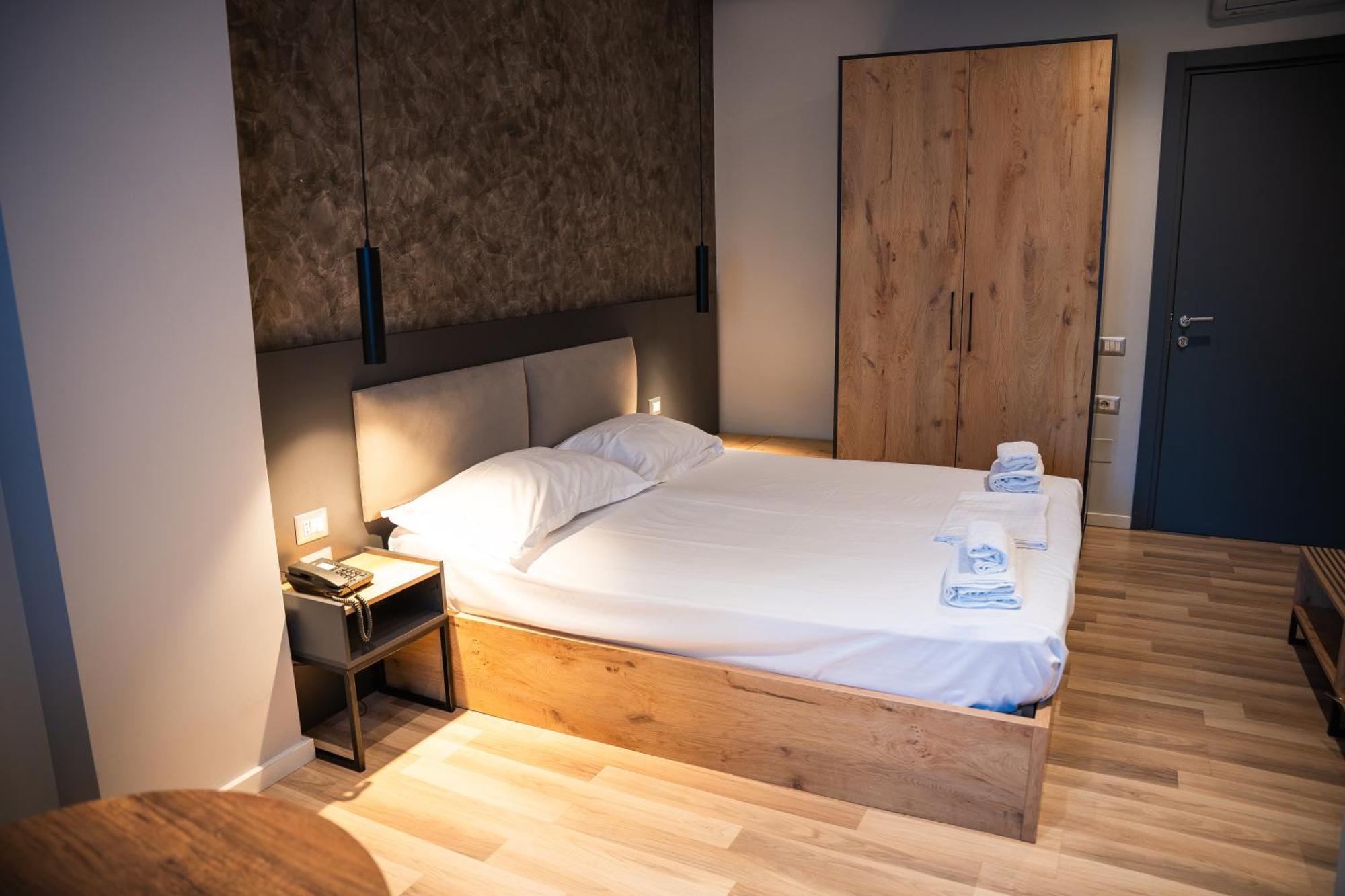Center Boutique Hotel Тирана Екстериор снимка