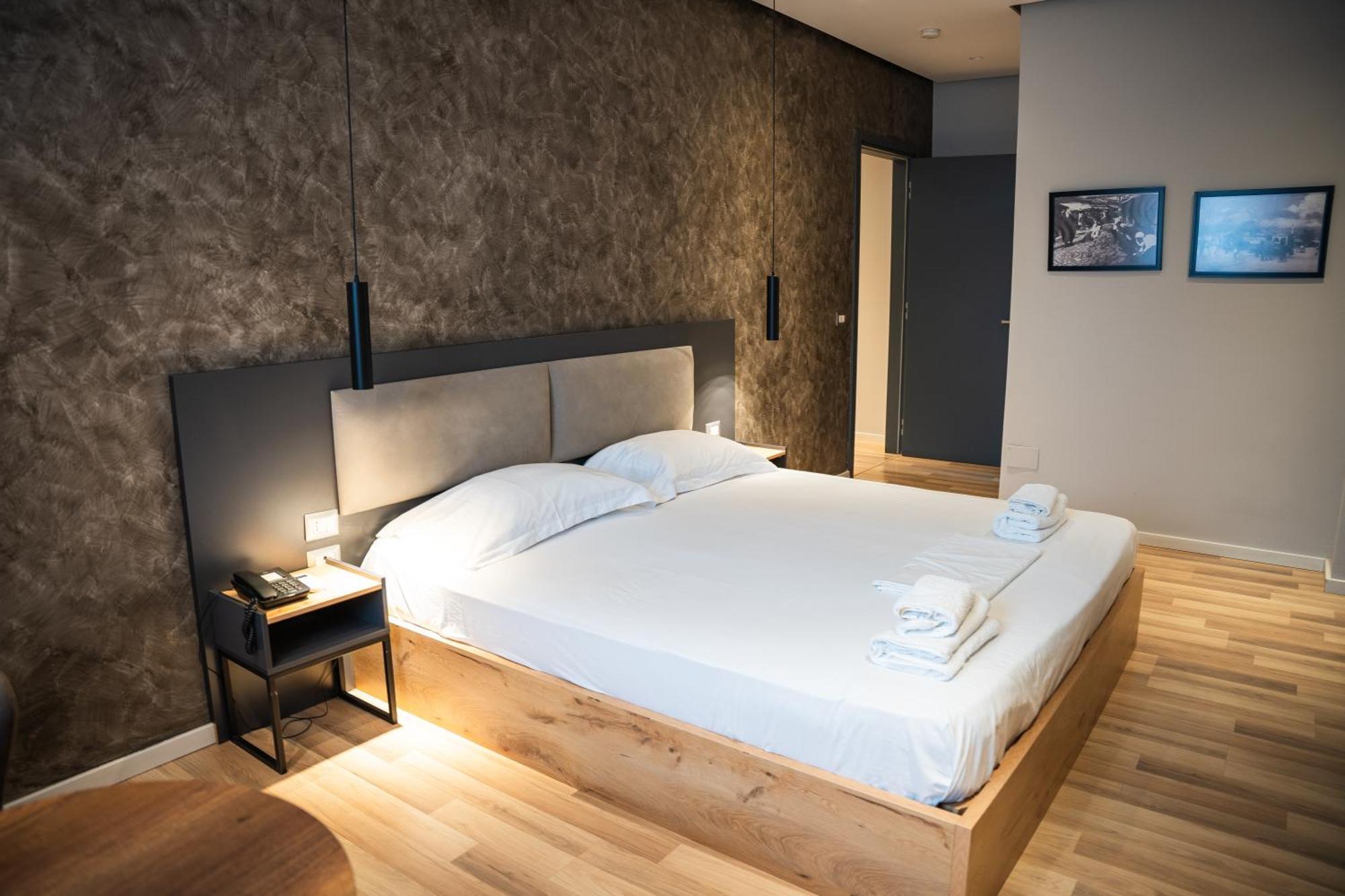 Center Boutique Hotel Тирана Екстериор снимка