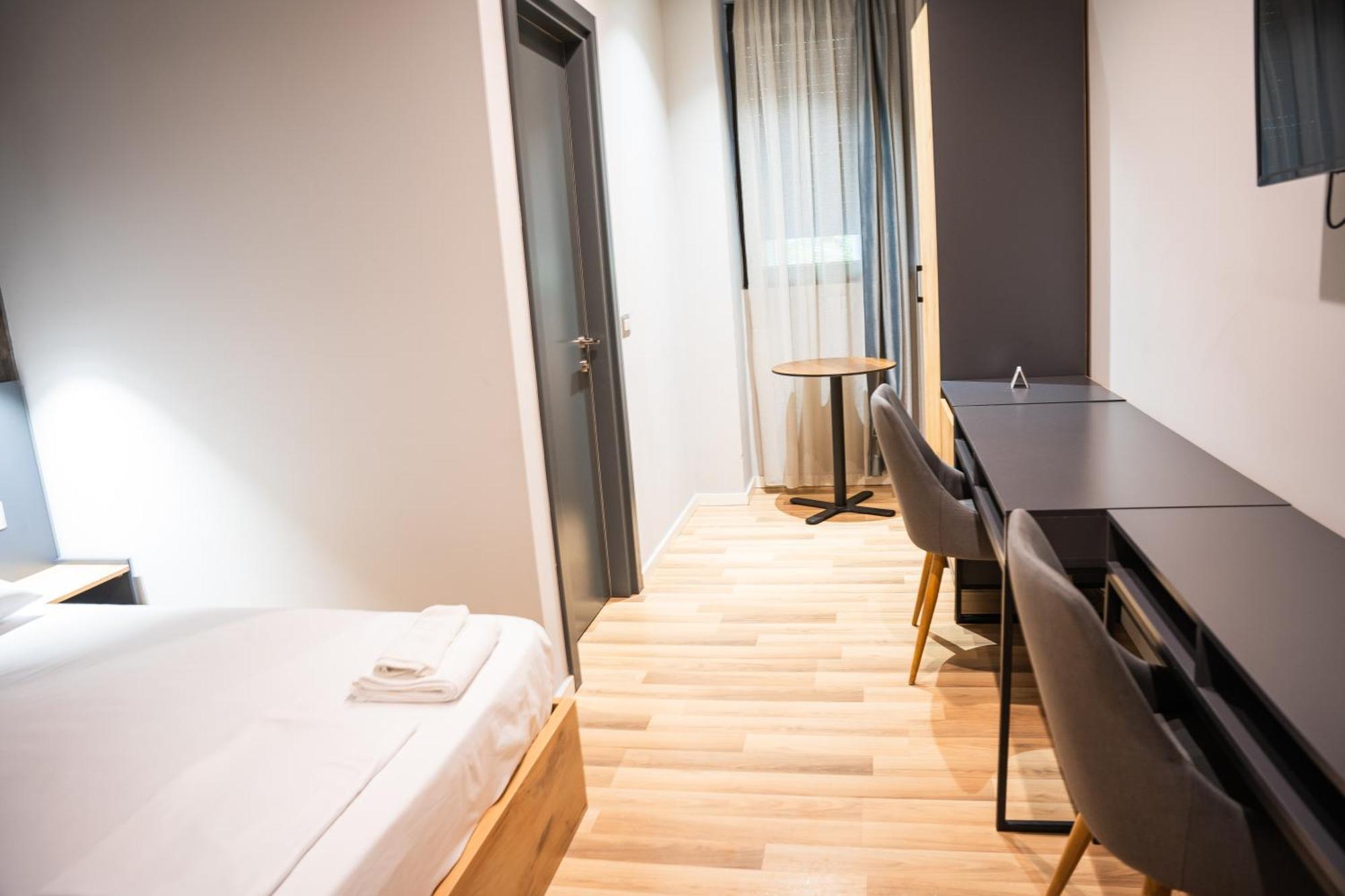 Center Boutique Hotel Тирана Екстериор снимка