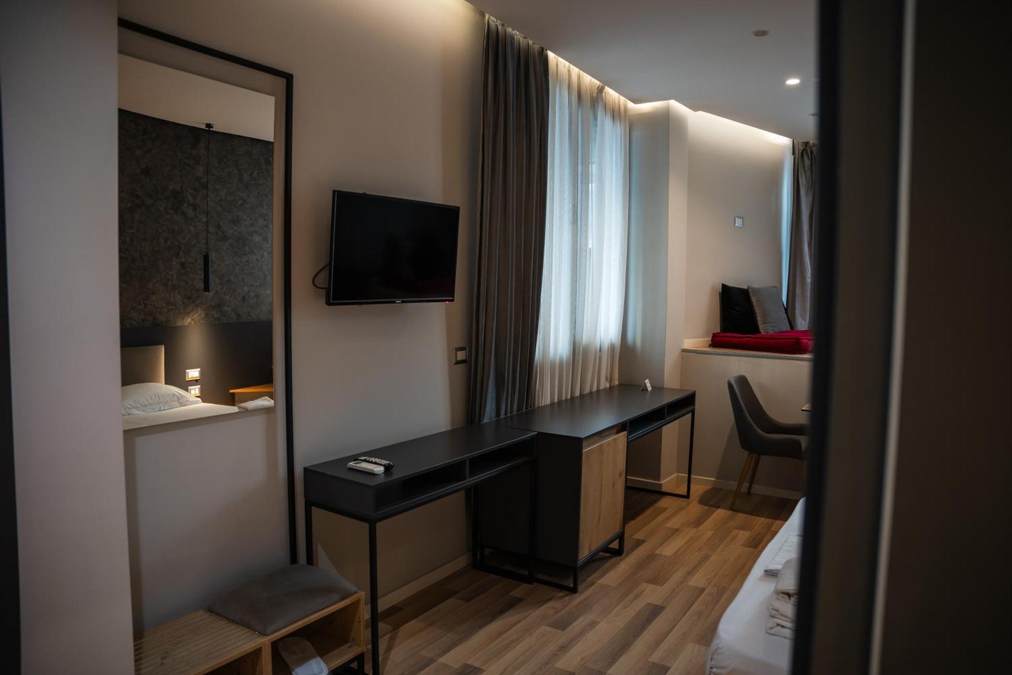 Center Boutique Hotel Тирана Екстериор снимка