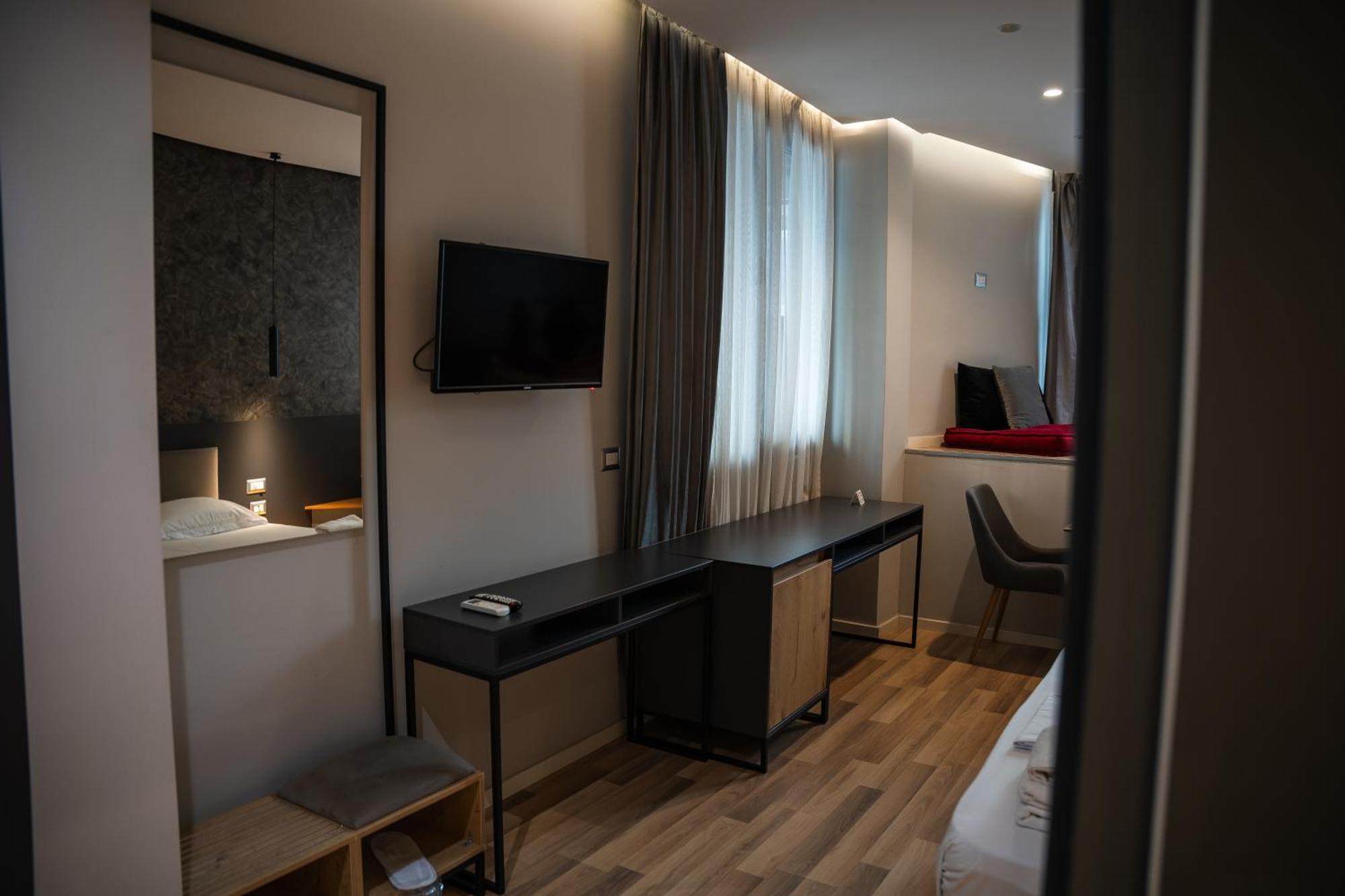 Center Boutique Hotel Тирана Екстериор снимка