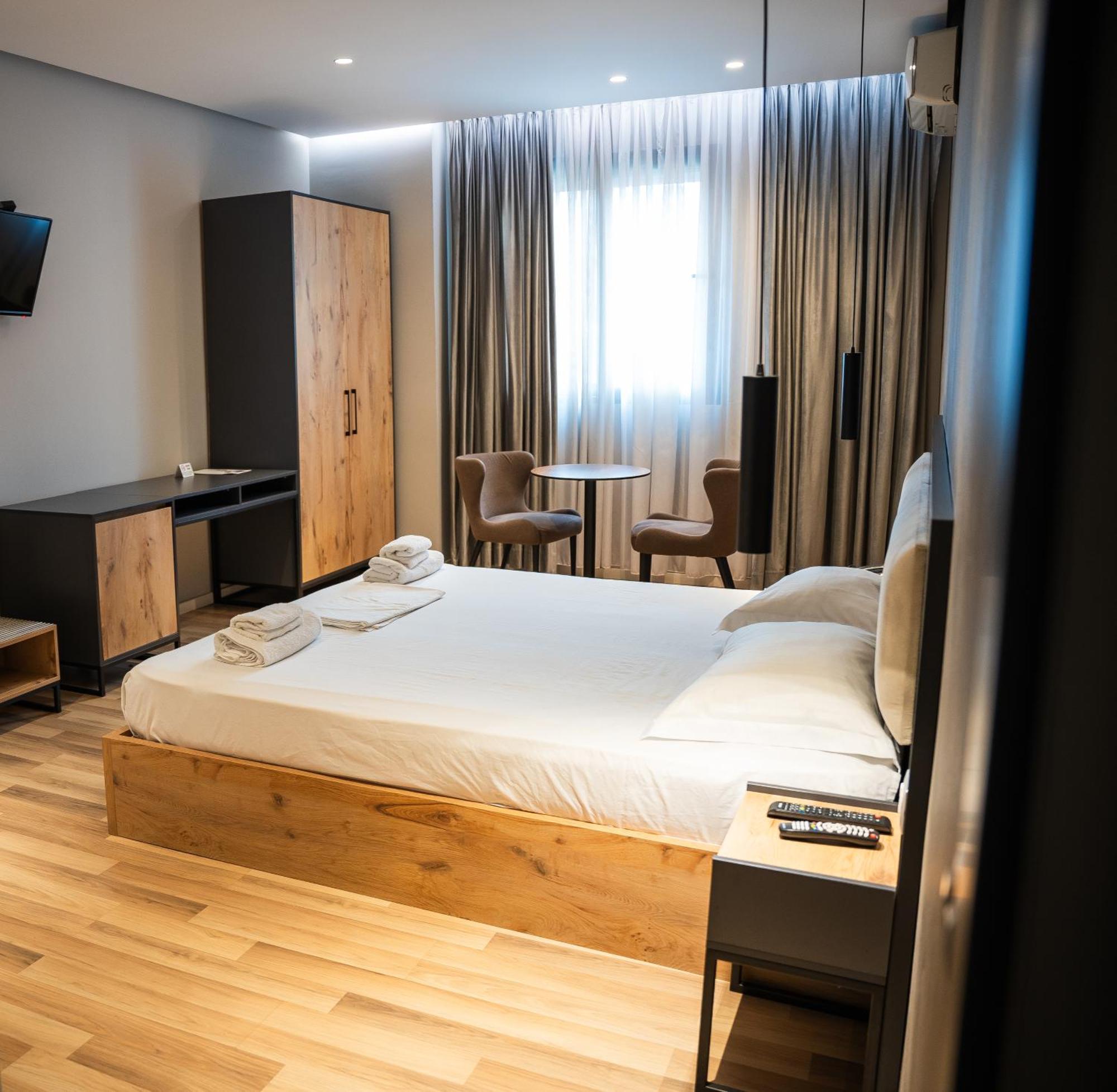 Center Boutique Hotel Тирана Екстериор снимка